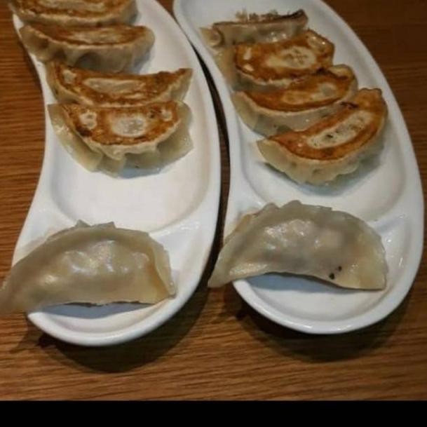 

Star 2.2 Gyoza nokawa isi 20pcs cocok untuk Restauran dan kafe atau gathering.Halal