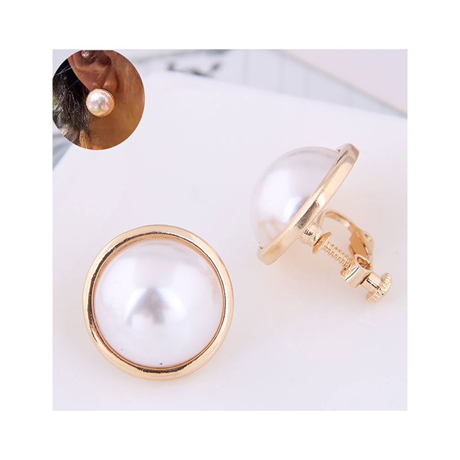 LRC Anting Jepit Dan Tusuk Fashion Gold Pearl Ear Clip Earings A59180