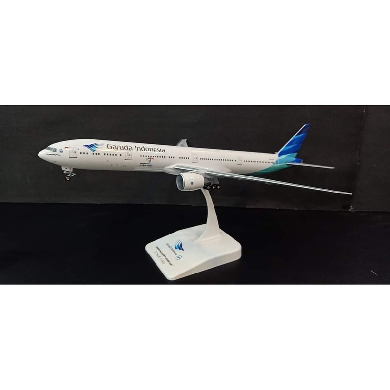 Diecast Pesawat Garuda Indonesia B777-300ER Skymarks(Plastik) 1:200
