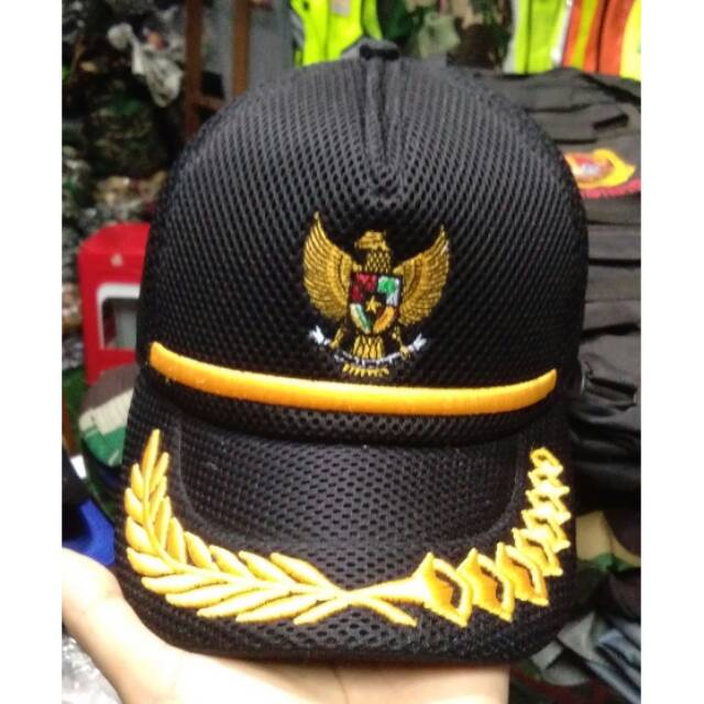 topi hitam garuda padi kapas