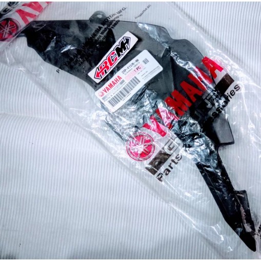 2TP-F137K-00 SHROUD DUDUKAN SAYAP DALAM KIRI VIXION NEW ADVANCE NVA ORI ORIGINAL YAMAHA YGP ASLI