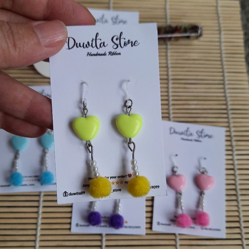 HANDMADE ANTING ANAK/DEWASA KAITAN PLASTIK MOTIF POM POM