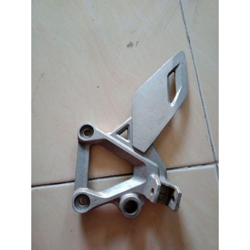 footstep postep depan Bagian kiriCBR 150 orisinil