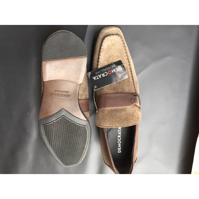 SEPATU PRIA BRANDED (DEMOCRATA)