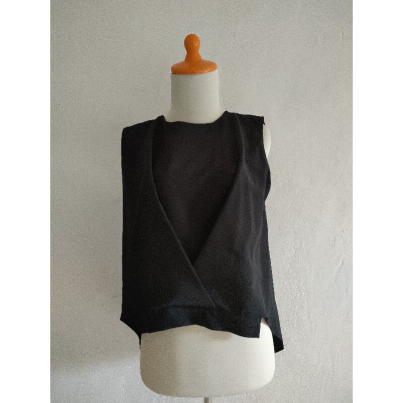 This is April Inner tanktop black