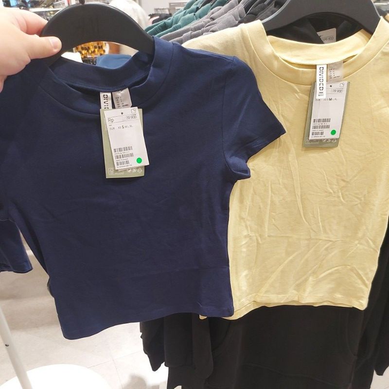 H&M WOMAN KAOS CROP TOP