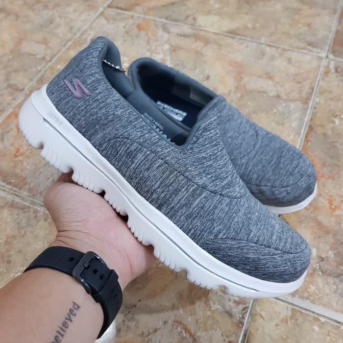 Sepatu Original Skechers Gowalk Evolution Ultra Light Grey