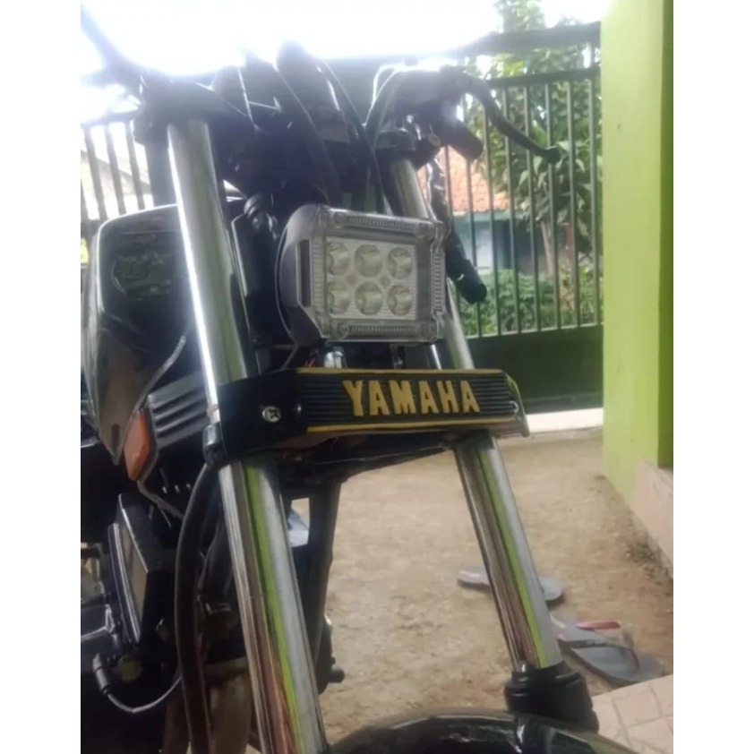 lampu sorot/lampu tembak 24mata/4704 flash merah/biru/putih plus breket kumis yamaha universal