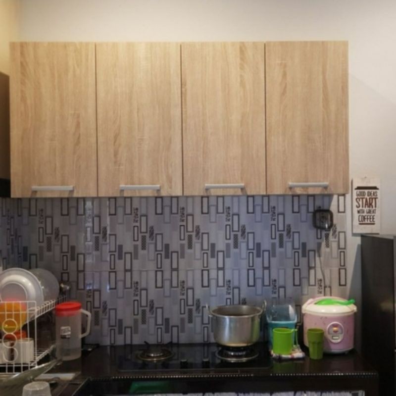 RAK PIRING LEMARI GANTUNG DAPUR ATAS 4 PINTU SERAT KAYU