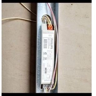 kap lampu neon 20w berikut ballast philips