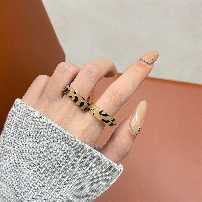 Cincin Jari Telunjuk Model Terbuka Motif Print Leopard Bahan Resin Gaya Retro