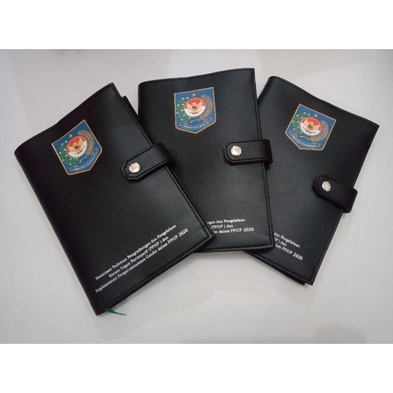 

buku agenda A5 kulit custom logo sablon warna kancing magnet