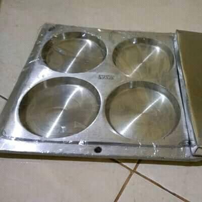 Cetakan Martabak mini 4 Lubang Ada Tutup Dan Cukilan