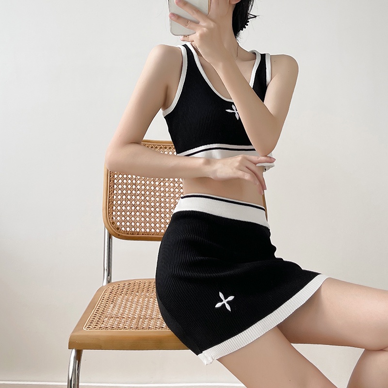 【Elegant】Korean  Ribbed Knitted Sleeveless Crop Top &amp; Skirts Sets 7474