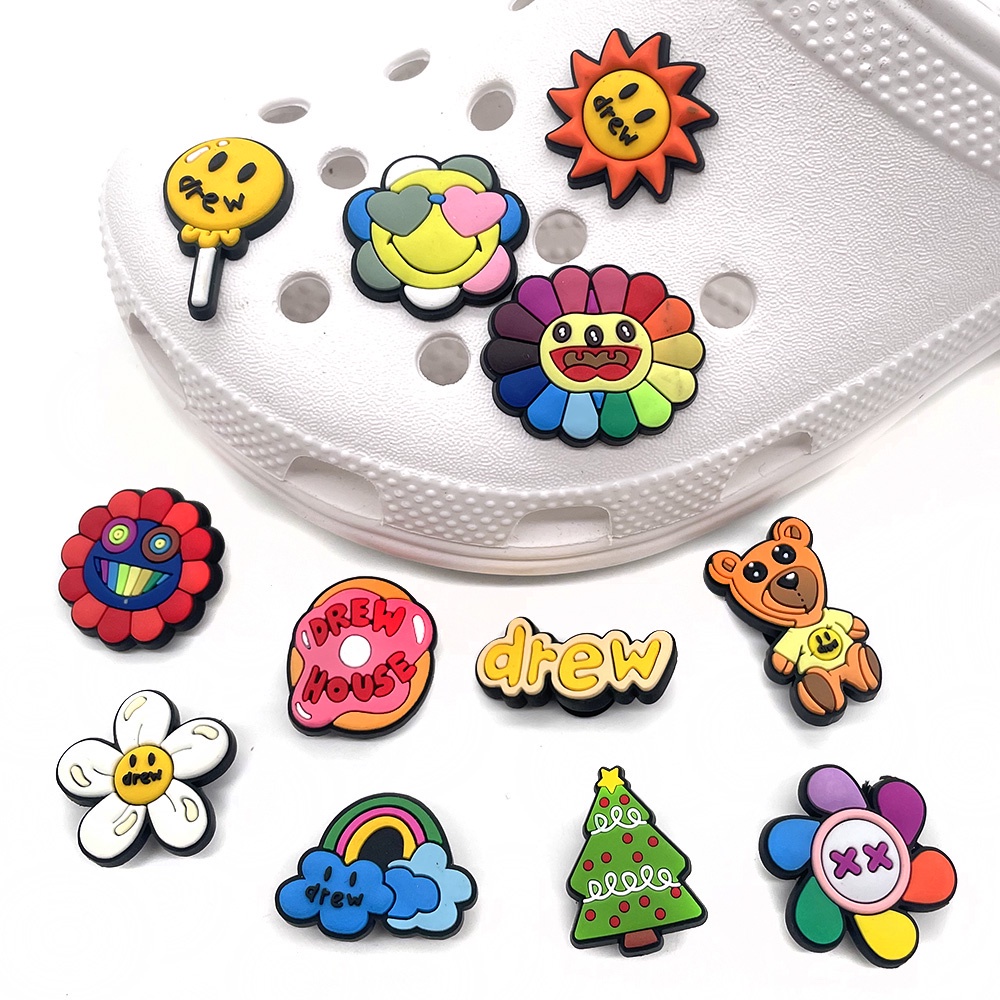 Aksesoris Jibbitz Terbaru Pin Stiker Pins Charm Jibblitz Untuk Hiasan Sandal Lucu Karakter Fashion Bisa Lepas Pasang