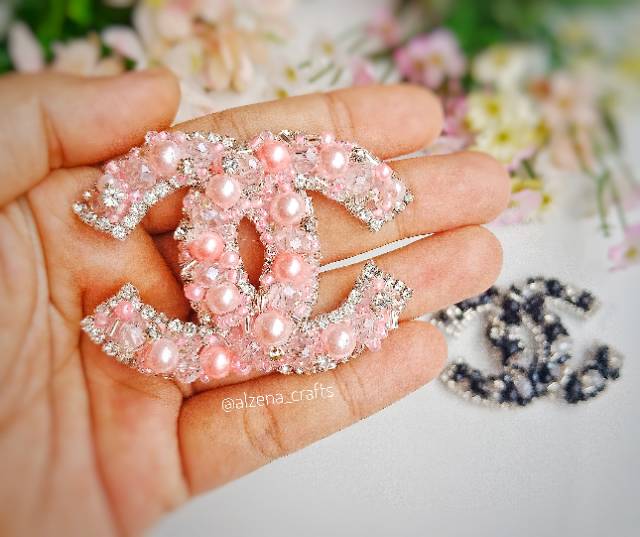 CHANEL CRYSTAL PEARLS BROOCH (Bros hijab)