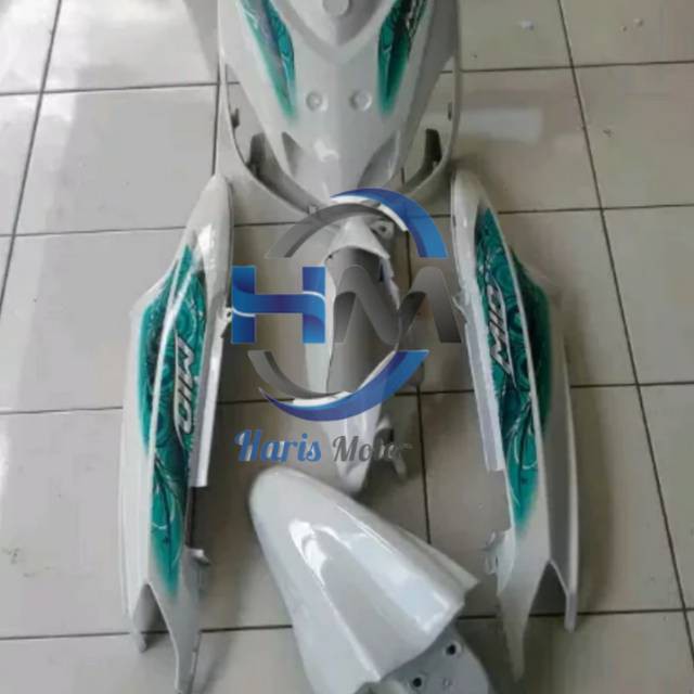 Body halus mio smile, putih