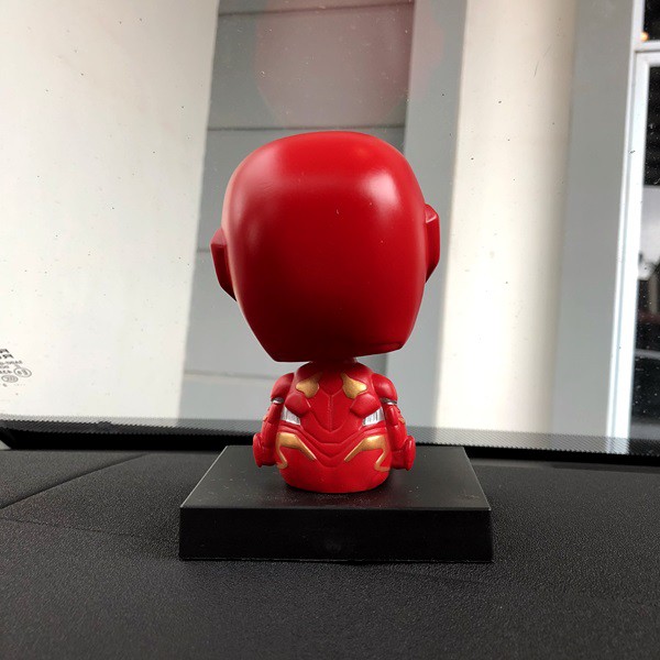 NEW AVENGERS Boneka Figure Miniatur Pajangan Mobil Stand IRON MAN Goyang Kepala Shacking Head Toy