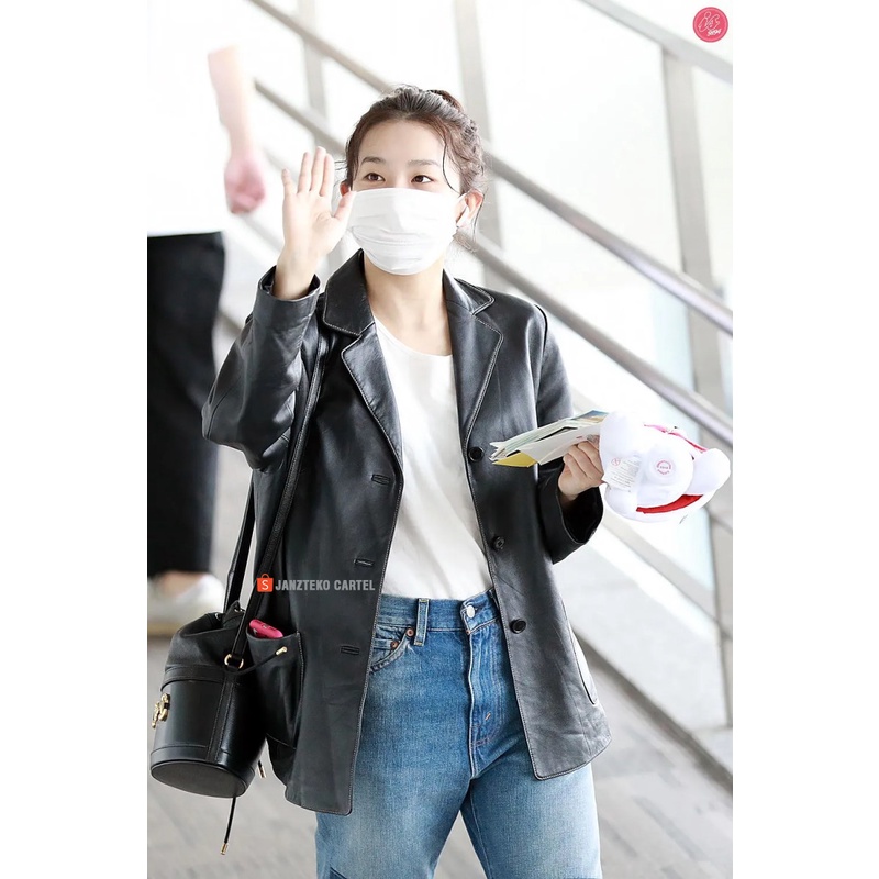 JNK x SEULGI - Jaket Semi Kulit Sintetis Viena Grade A Wanita Cewek Seulgi Red Velvet Kpop Leather Jacket Women Blazer Original Premium Import Distro Kulit Oversized Besar Tebal Button Korea Elegan Anak Muda Remaja Dewasa Klassik Formal Acara Pesta Dinner