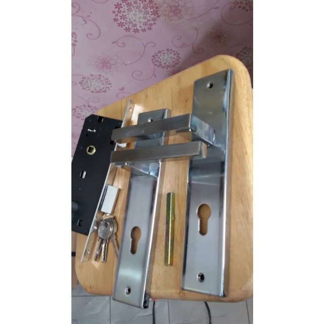 kunci pintu besar kotak komplit