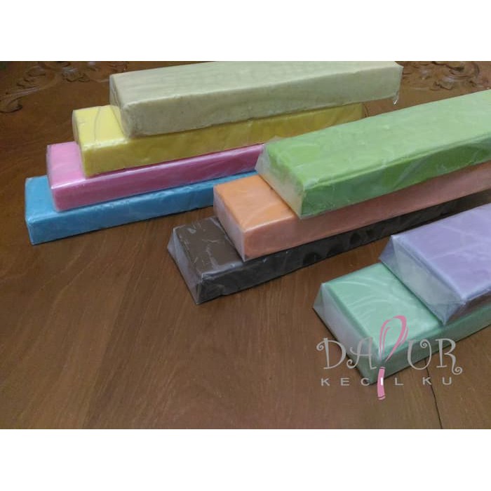 

DCC / COKLAT BLOCK MARCOLADE 180 GR ANEKA WARNA REPACK - BLUE BARLEYMINT