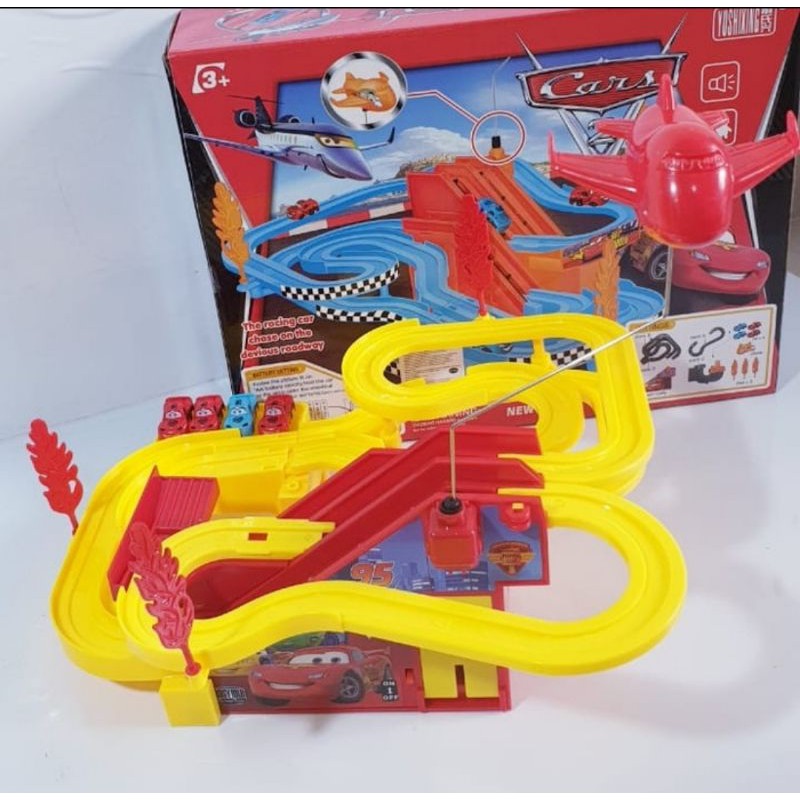 Mainan track racing cars jalur 4 mobil mobilan bisa jalan Mainan track racing cars jalur 4 mobil mobilan bisa jalan