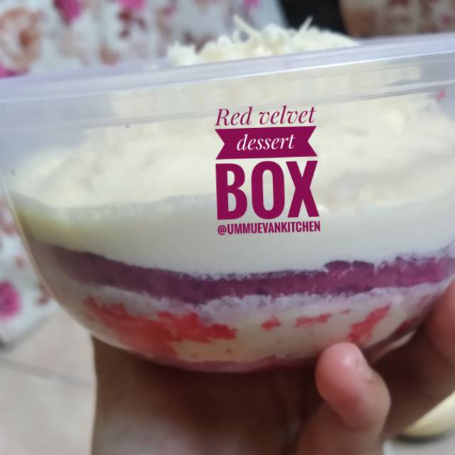 Red velvet dessert box