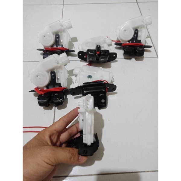 door lock bagasi belakang toyota sienta new yaris new vios