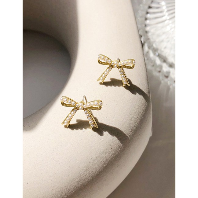 LRC Anting Tusuk Fashion Golden Bow Pearl Geometric Diamond Earrings F62083