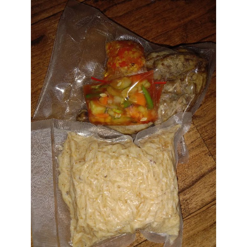 nasi kebuli/kebuli rice +ayam panggang frozen+acar+sambal