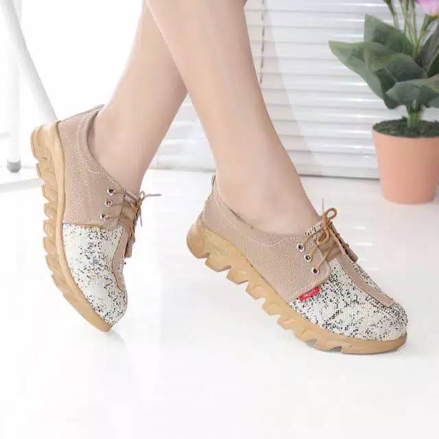 Sepatu Wanita Sneakers Tali Murah Casual Shoes Cewek Kulit DH06-2