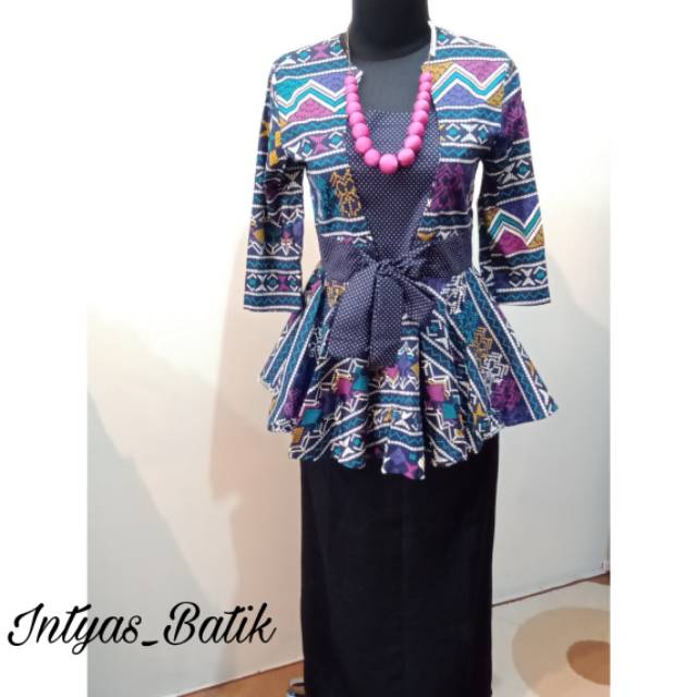 

Bluss tangan panjang pita