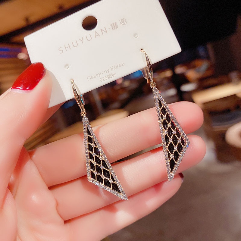 Anting Kait Bentuk Segitiga Geometris Aksen Berlian Imitasi Gaya Retro Korea Untuk Wanita