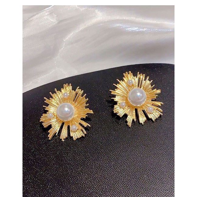 LRC Anting Tusuk Fashion Golden Seaweed Flower Pearl Irregular Alloy Stud Earrings A61817