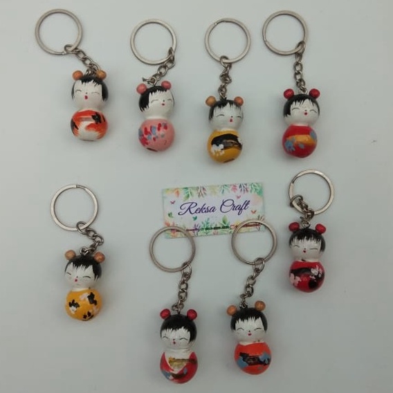 GANTUNGAN KUNCI UNIK KARAKTER BONEKA JEPANG BAHAN KAYU