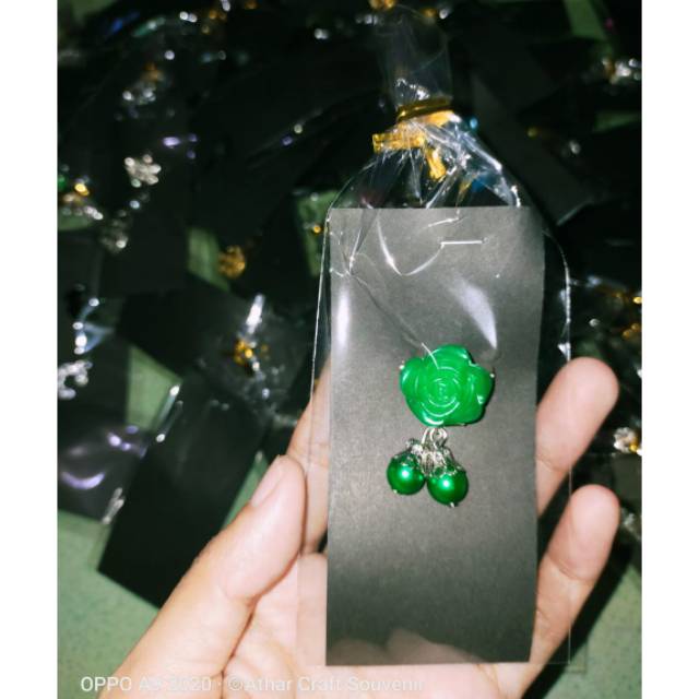 (isi 100 pcs) Souvenir pernikahan Souvenir Bros Mawar