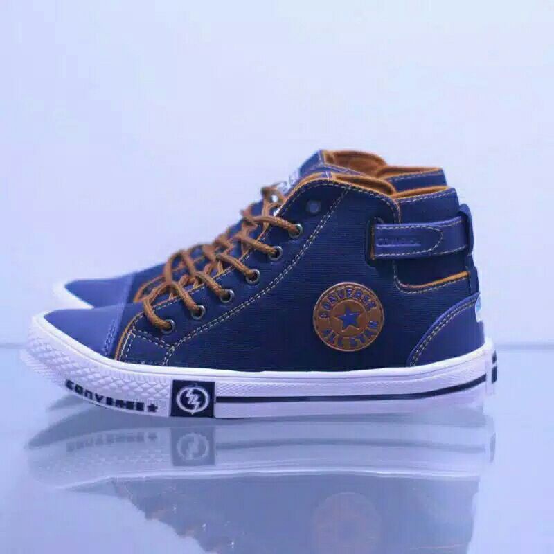 Sepatu kuliah kerja traveling snekers all high terbaru boot classic