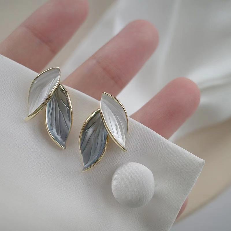 Qili sentuhan biru 2 perak pin anting-anting Baru in Trendi daun desain fashion anting-anting stud f