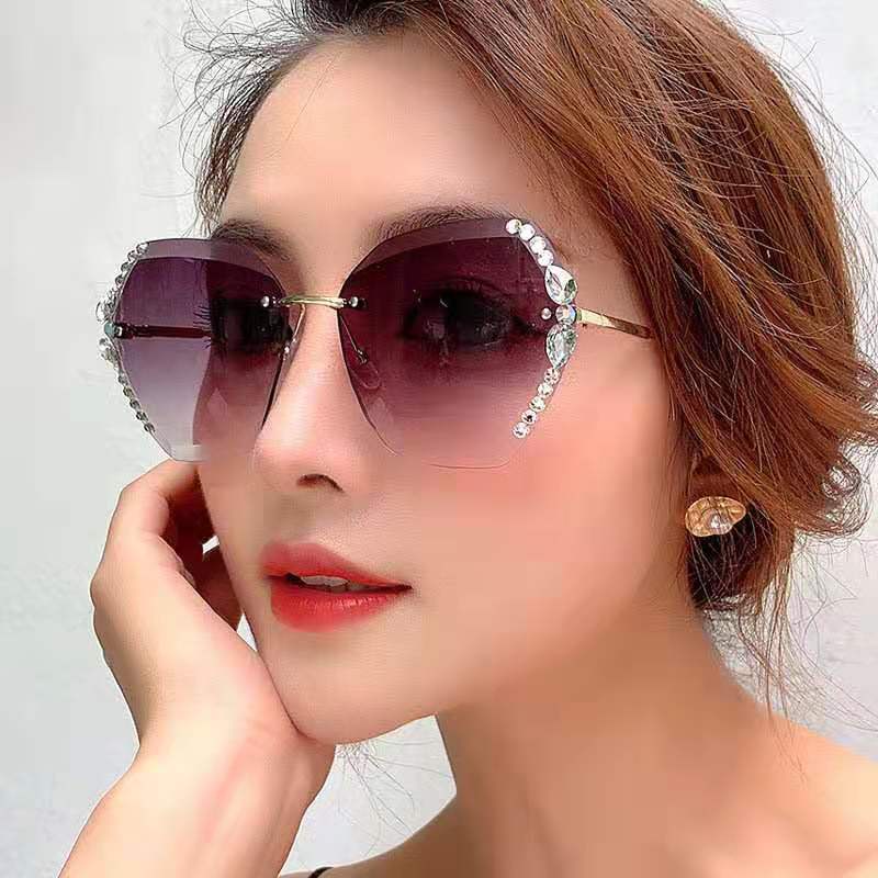 (YUZHU) TERSEDIA COD Kacamata Hitam Wanita Fashion Gaya Oversized Frameless Sunglasses For Women