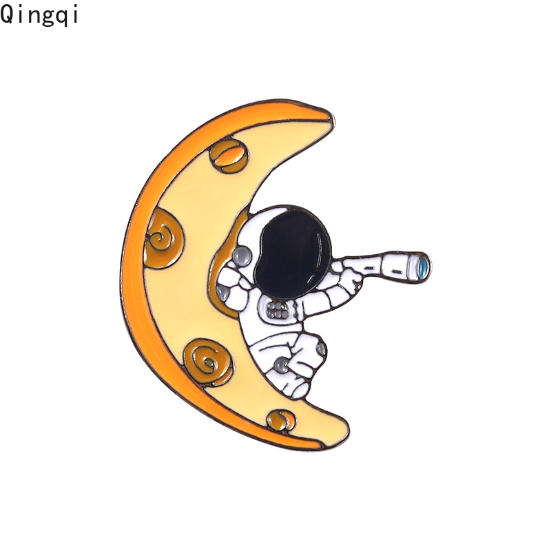 Bros Pin Enamel Bentuk Astronot Planet Balon Ayunan Bahan Alloy Untuk Aksesoris Ransel