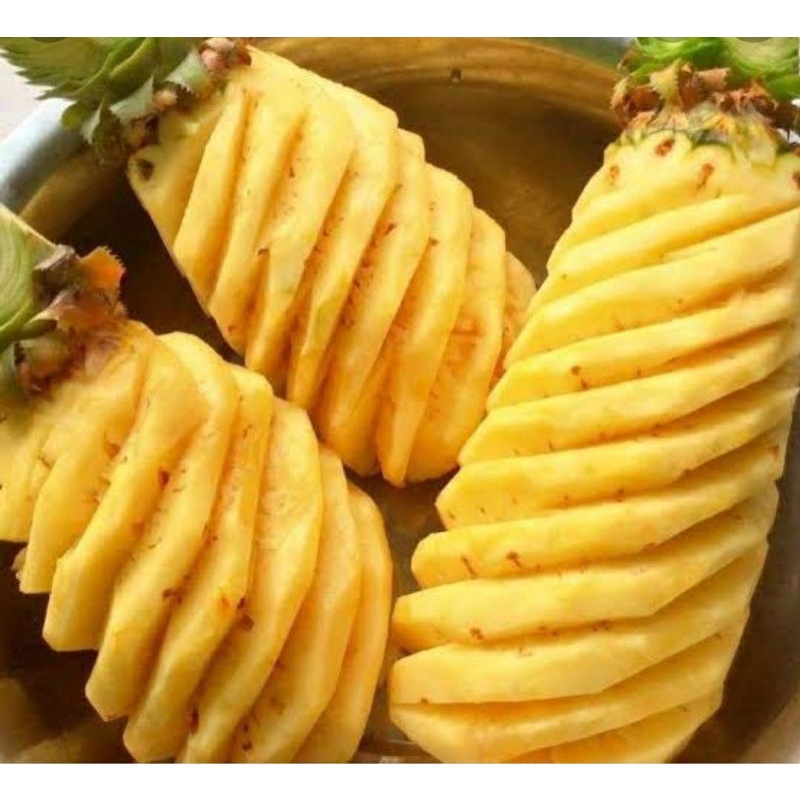 

buah nanas di kupas 2 biji