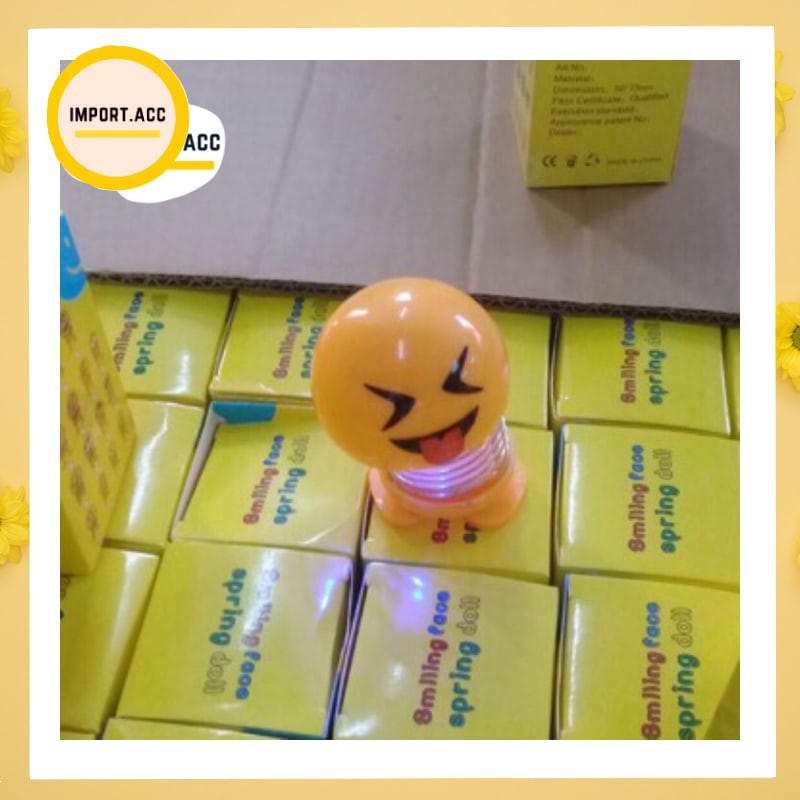 Boneka Perr Lampu Goyang Kepala Emoticon Emoji Spring Head Doll Toys Pajangan Mobil Kepala Goyang