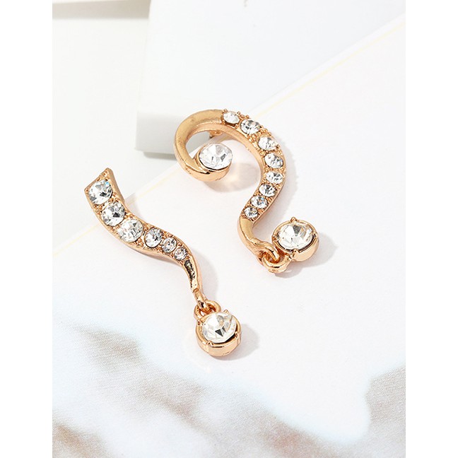 LRC Anting Tusuk Fashion Golden Alloy Diamond Asymmetric Earrings D91973