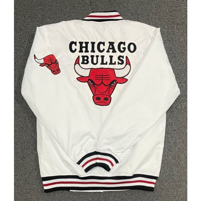 Varsity Jaket Varsity Chicago bulls warna putih dan hitam Original