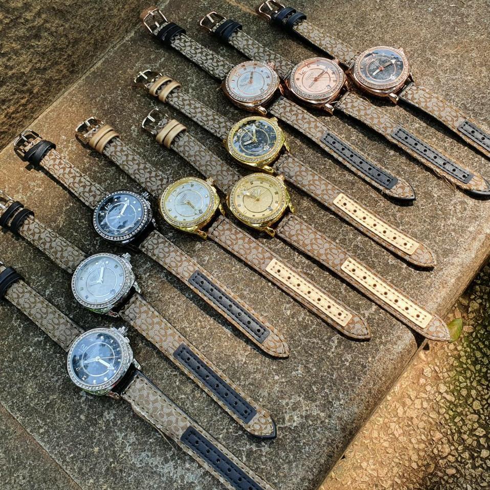 TM.561394 • Jam Tangan Wanita Fashion Coach Kulit Permata Tanggal Aktif Free Box Merek Coach