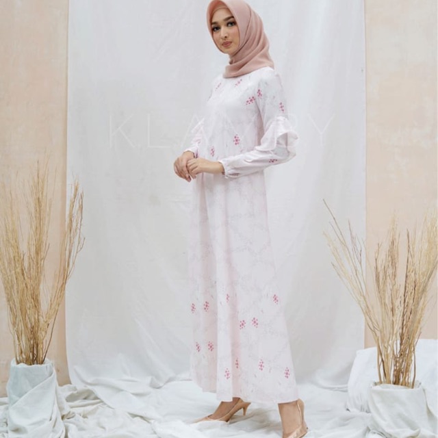 Amara Dress Wearing Klamby