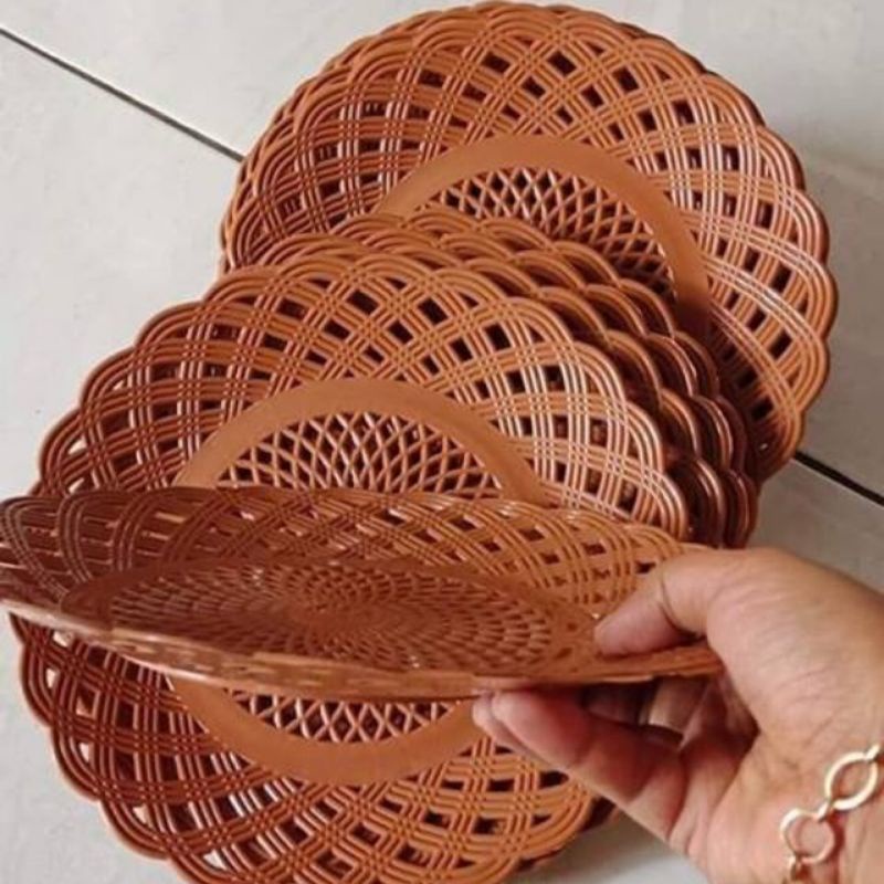 PIRING ROTAN PLASTIK ISI 12 PCS . UKURAN 25 CM