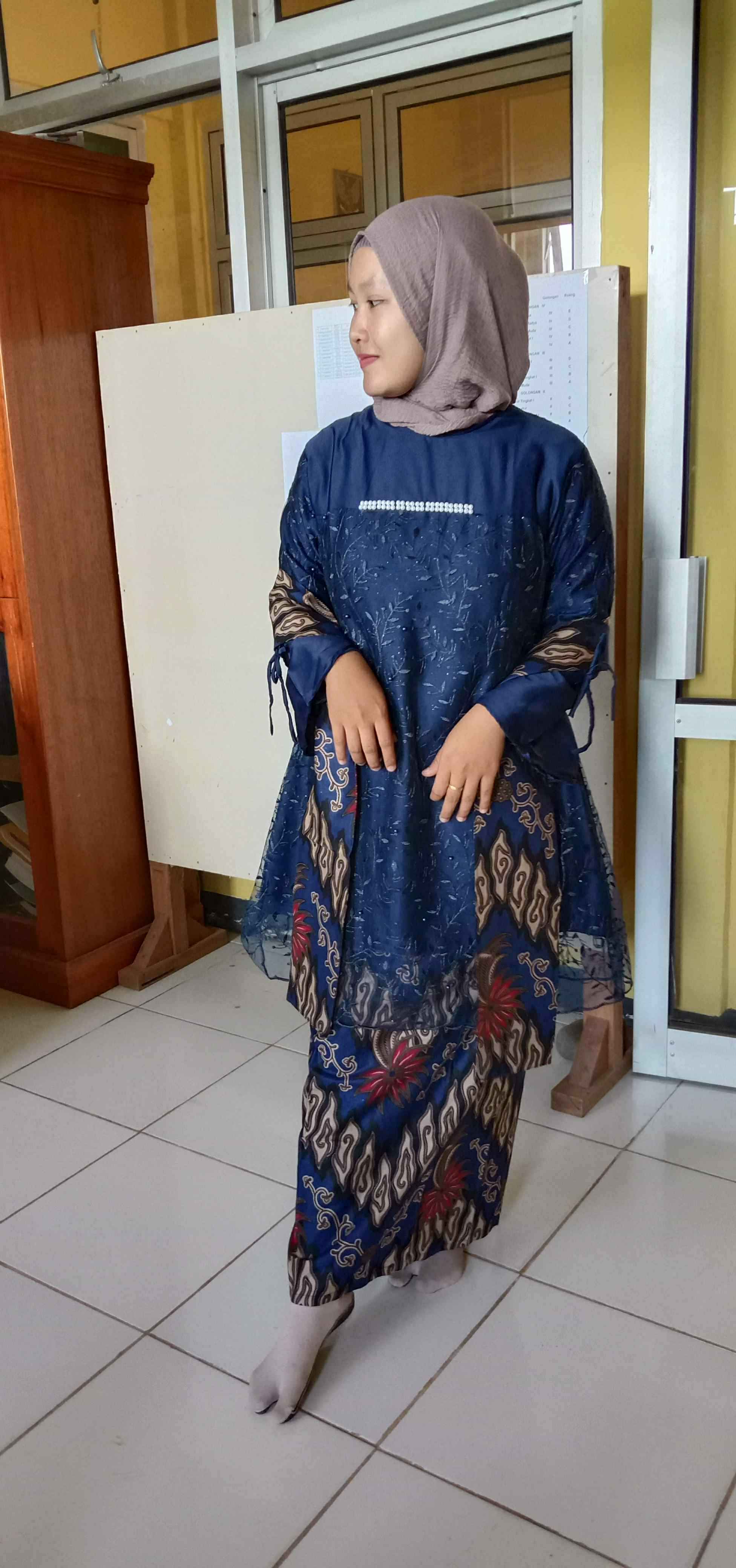 Couple Mika Brown Nadia Couple Kebaya Batik Tunangan