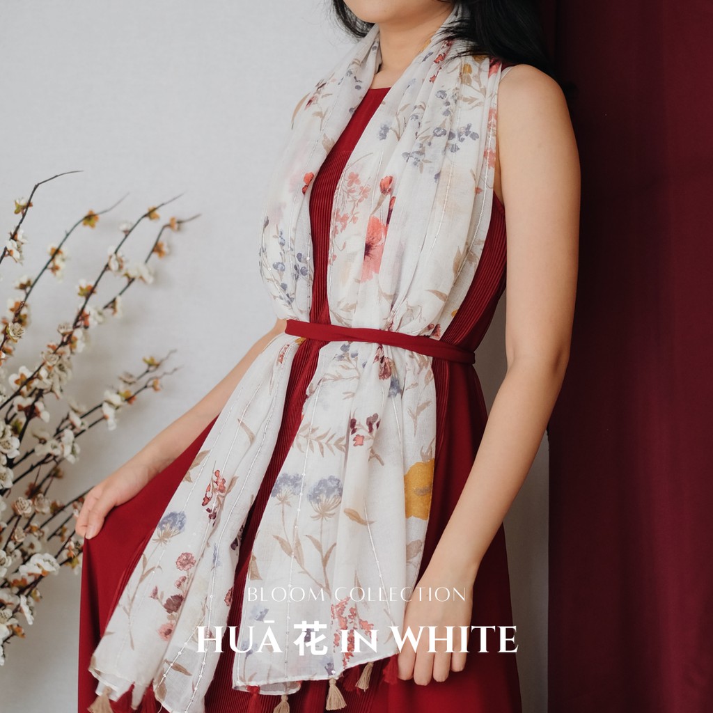 HUĀ 花 in WHITE Shawl – Bloom Collection