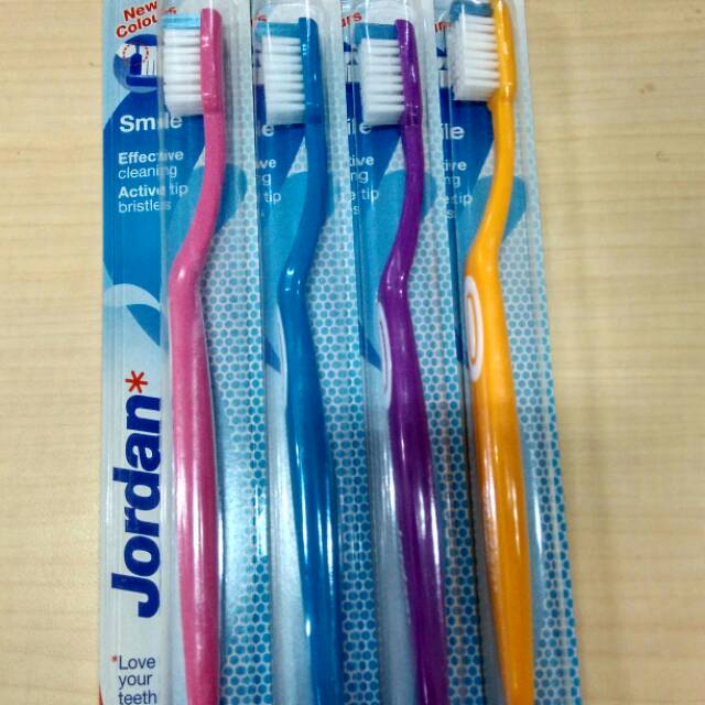 Sikat Gigi Jordan Dewasa Smile Soft/Medium